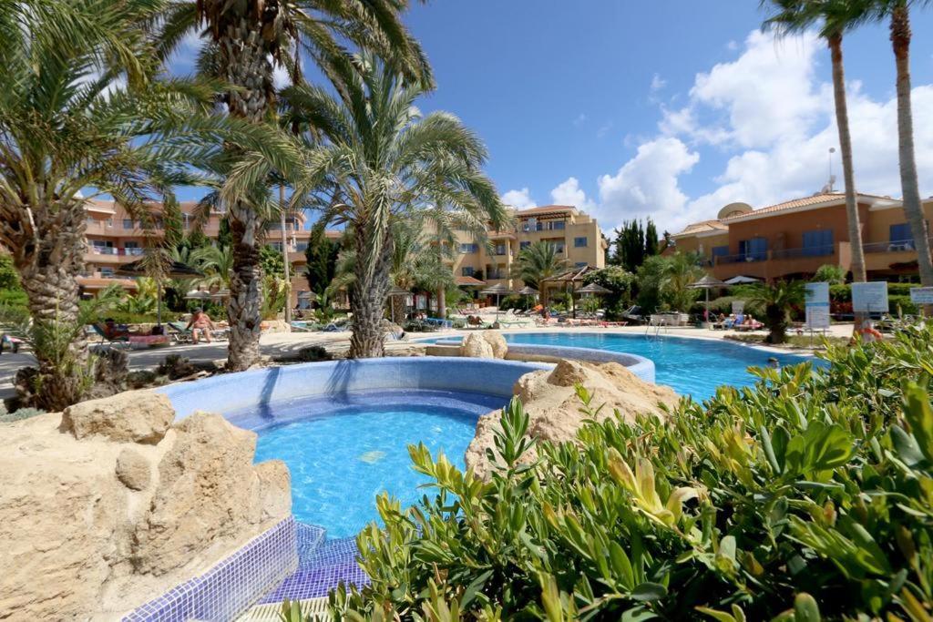 Stylish 1 Bedroom Apartment In Limnaria Gardens Paphos 客房 照片